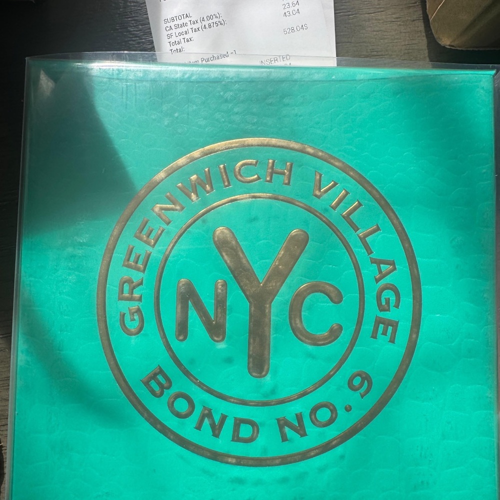 Bond No. 9 New York Teal Box with Gold Greenwich Village Emblem